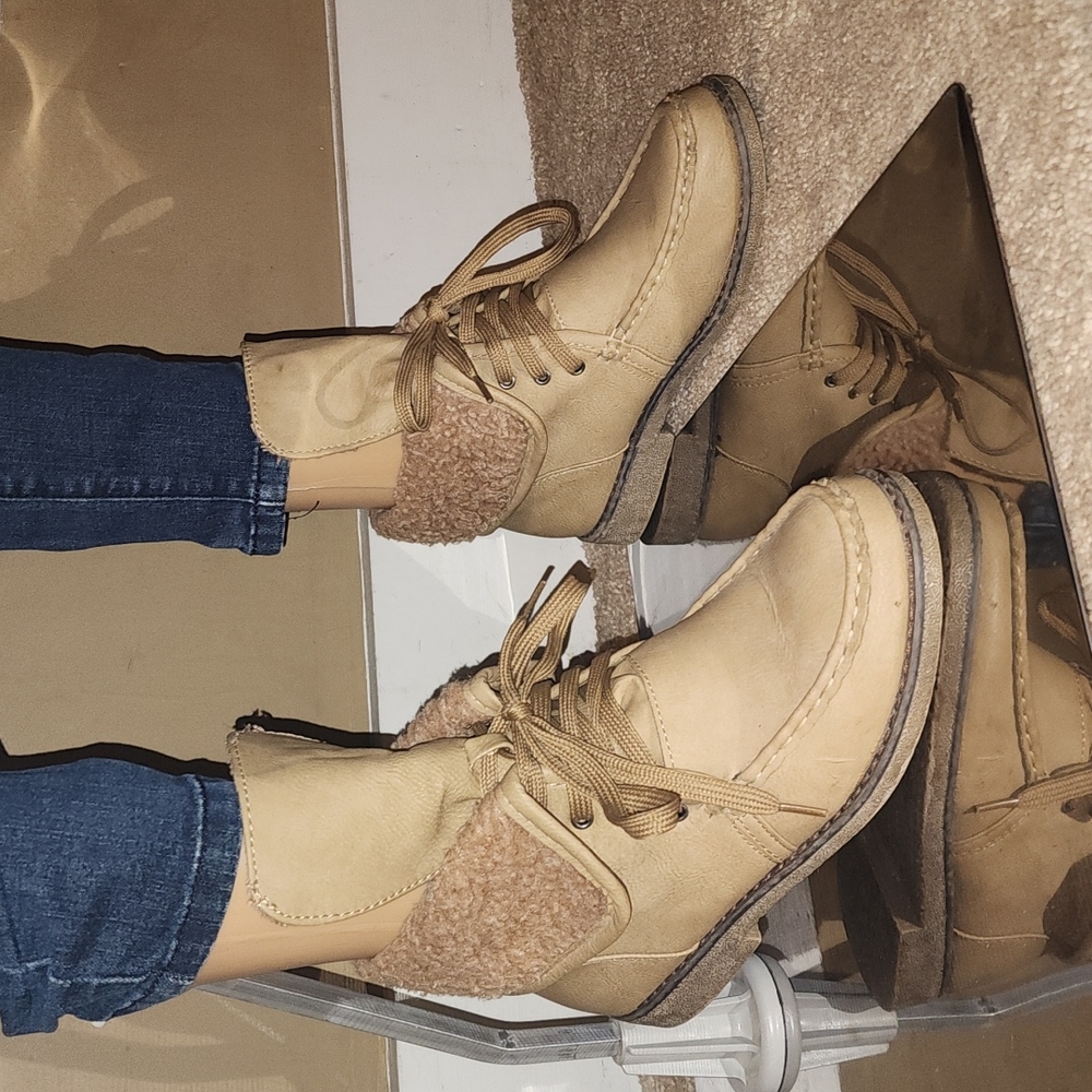 Boots, size 6, tan, faux fur - Picture 5 of 11